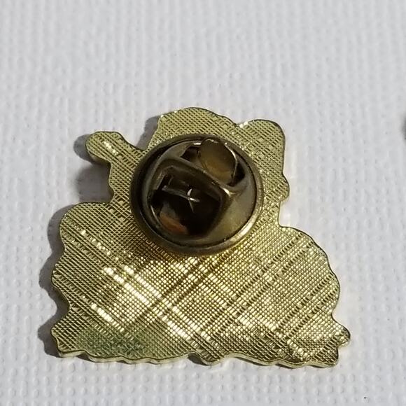 Two lapel pins angel w/ dove Baby Jesus w/ shepherd boy 1" - Picture 5 of 9